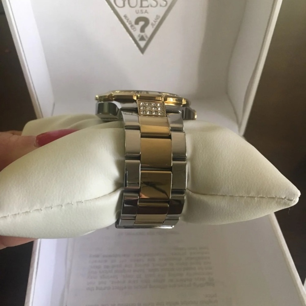 Guess Watch ✨ - Picture 6 of 8
